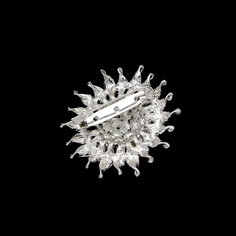 Cài áo hình bông hoa đính ngọc trai giả màu trắng dành cho nữ