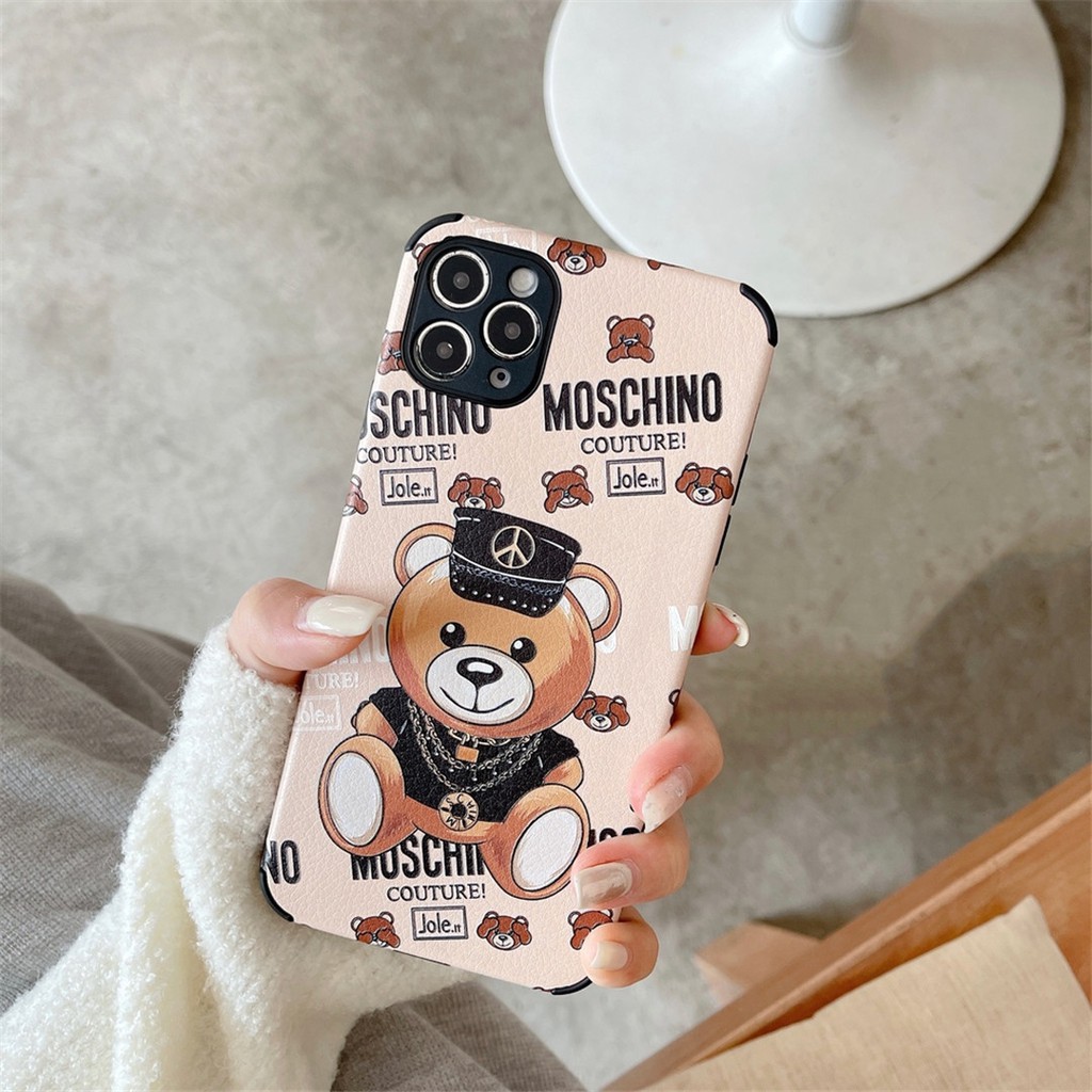 Ốp điện thoại Hình Gấu Moschino Bear Cho dòng Iphone13 12 Mini 11 Pro Max 6 / 6s 7 / 8plus Se2 X / Xs Xr Xsmax # Hg3691