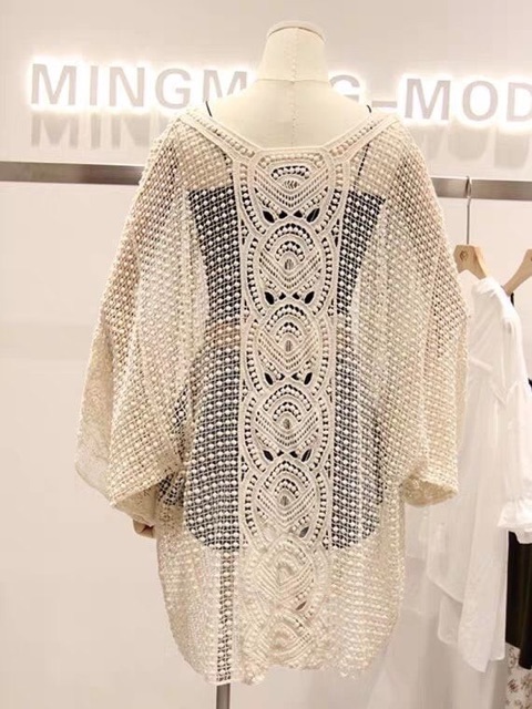 Kimono áo choàng đi biển màu nude sành điệu 2022