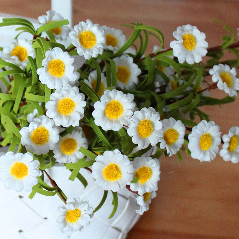 Bó hoa cúc giả dùng trang trí tiệc cưới sáng tạo