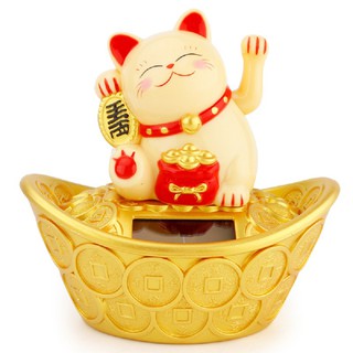 Tượng mèo thần tài may mắn ngồi trên thỏi vàng