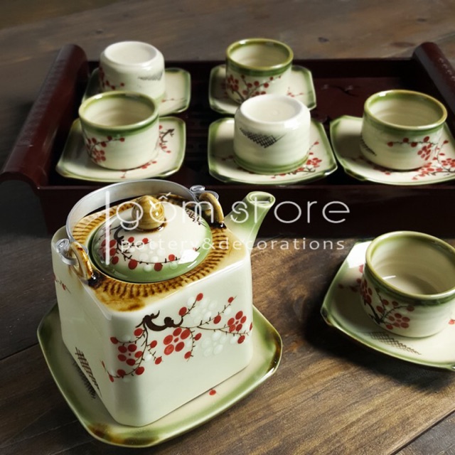 Ấm trà Bát Tràng dáng vuông vẽ tay hoa đào