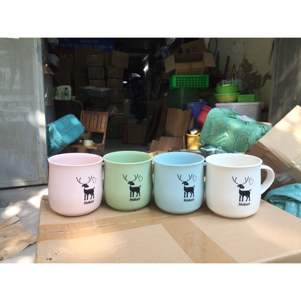Ly cốc nhựa Hokori Việt Nhật chịu nhiệt cao cấp- Cốc nhựa có quai cầm in hình hươu dễ thương. Cốc trang trí decor