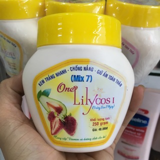 Kem trắng da trái dâu lilycos