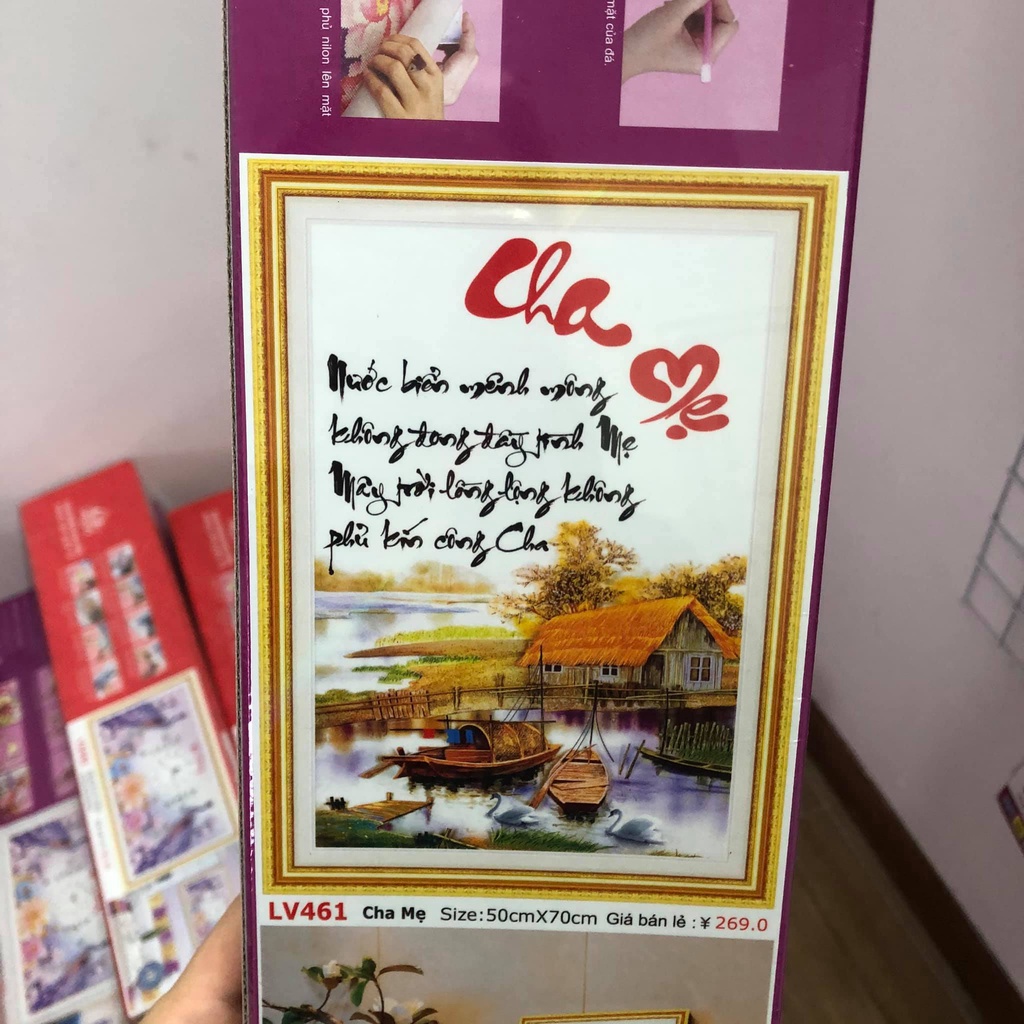 Tranh đính đá cha mẹ KT:50x70cm,tranh gắn đá chưa đính.