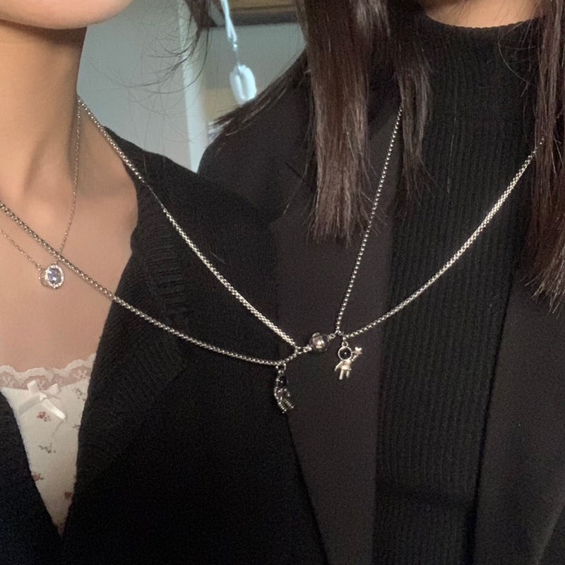 Vòng cổ mặt dây hình phi hành gia có nam châm độc đáo thời trang cho cặp đôi