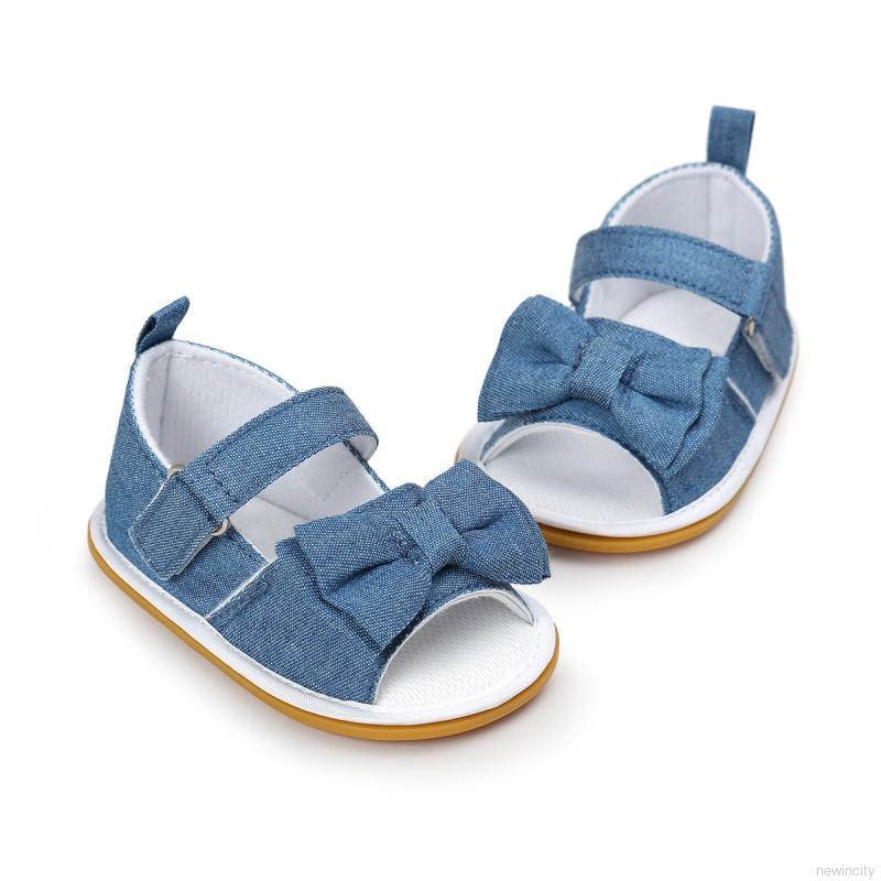 Giày họa tiết sọc gắn nơ phong cách mùa hè cho bé tập đi