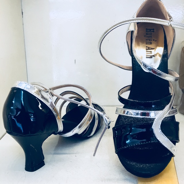 Giày khiêu vũ latin nữ