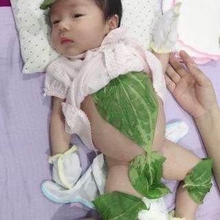 Bếp hơ lá trầu cho bé sau sinh