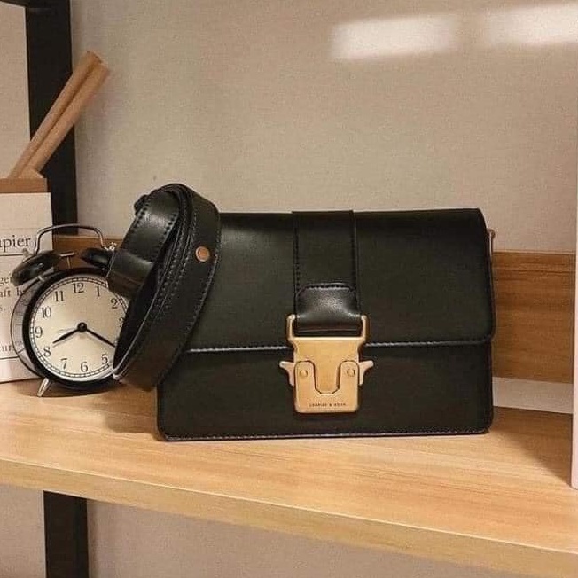 Túi Sừng Trâu Charles and Keith chính hãng