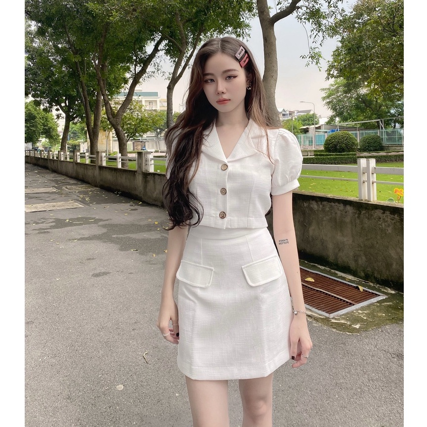 Set chân váy áo croptop cổ vest trắng xinh thiết kế cao cấp khoe eo hợp đi chơi đi tiệc có lót quần trong - Lux W