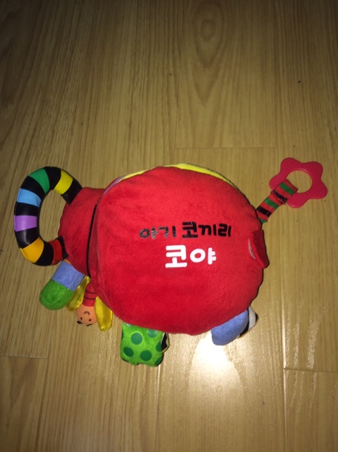 Sách vải hình con voi cho bé