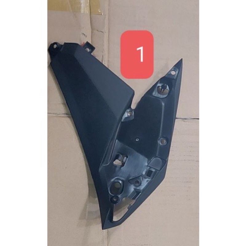 Nhựa nhám nẹp trong cánh bửng Winner X V2 hãng