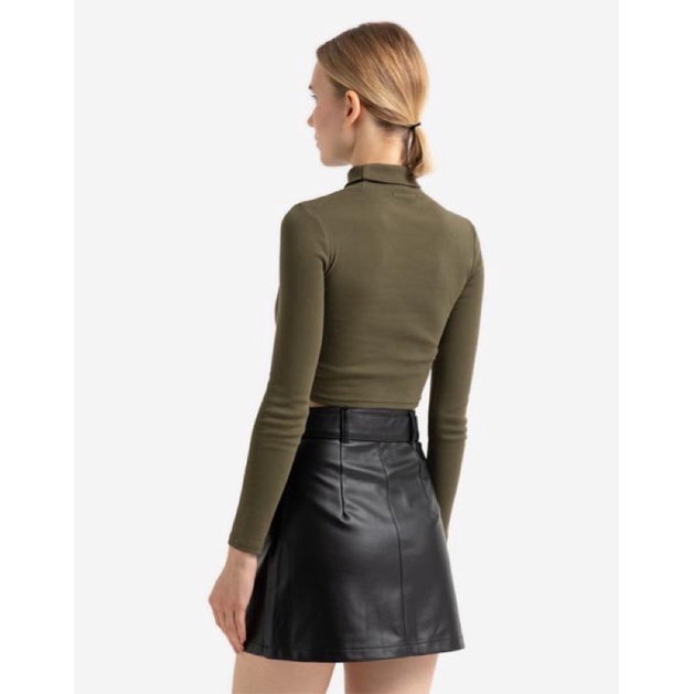 Áo Thun Cổ Lọ Nữ Dáng Ngắn GJ