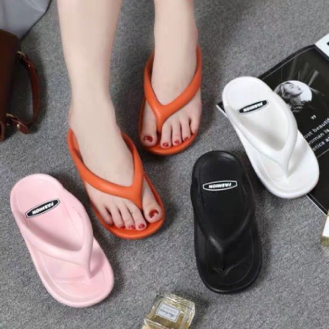 Dép tông kẹp đi biển