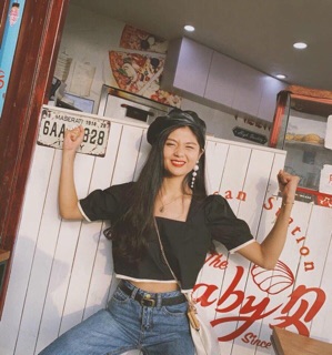 Áo croptop tay phồng cổ vuông