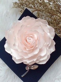 Hoa cài áo handmade đế nam châm