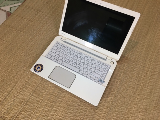 Lsptop UFO Toshiba L40 i3 trắng tinh khôi đẹp thời trang văn phòng | BigBuy360 - bigbuy360.vn