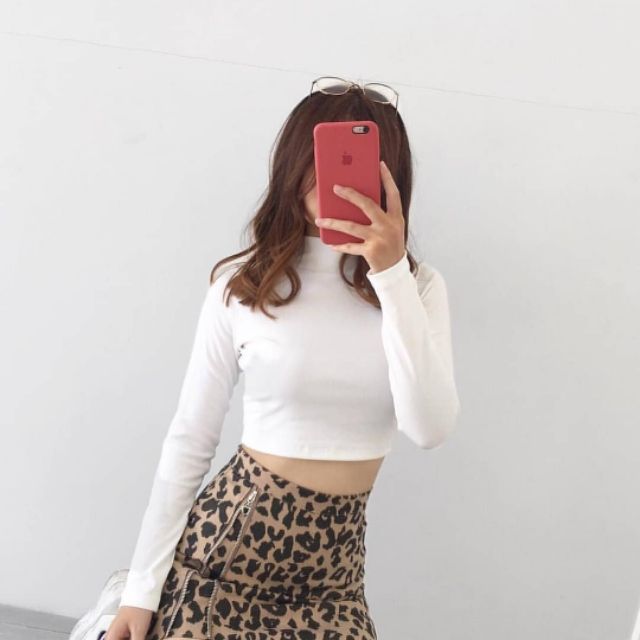 Áo croptop nữ kiểu cổ lọ tay dài | BigBuy360 - bigbuy360.vn