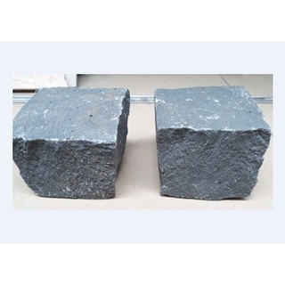 Đá cubic bazan đen cắt 4 cạnh 10x10x5 cm