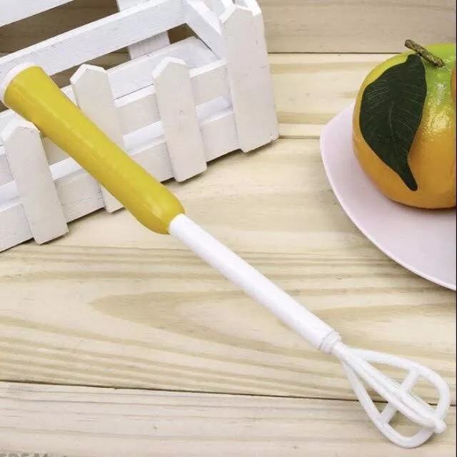Cây đánh bọt cafe, đánh trứng bằng nhựa có lò xo tạo xoáy lốc
