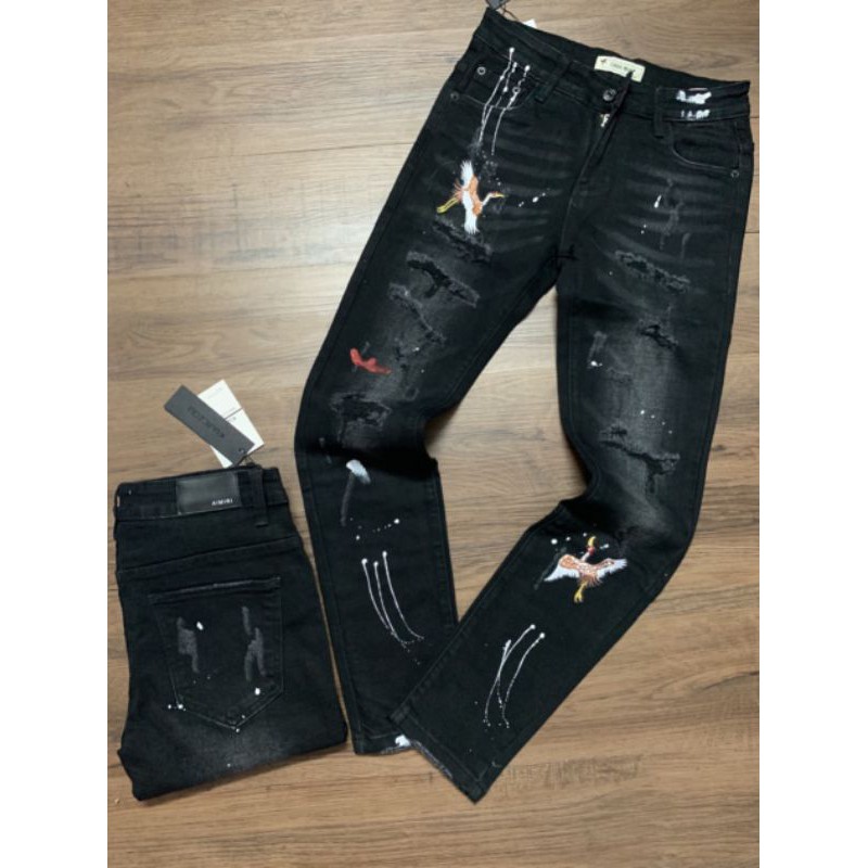 Jeans đen rách vẩy sơn