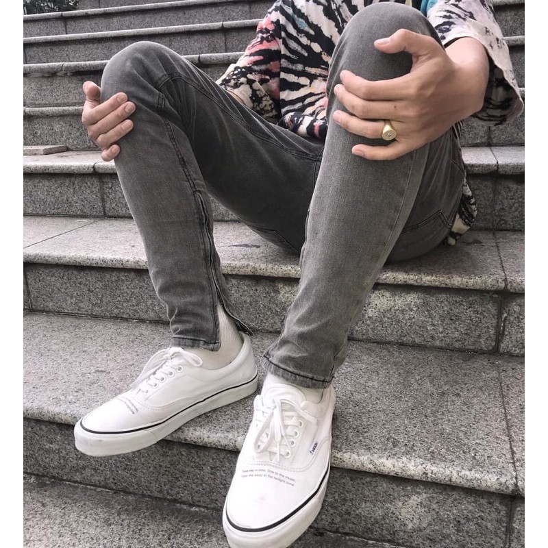 Quần jean nam xám trơn có zip Q1, form slim ôm vừa, chất jean co giãn thoải mái kể cả khi vận động