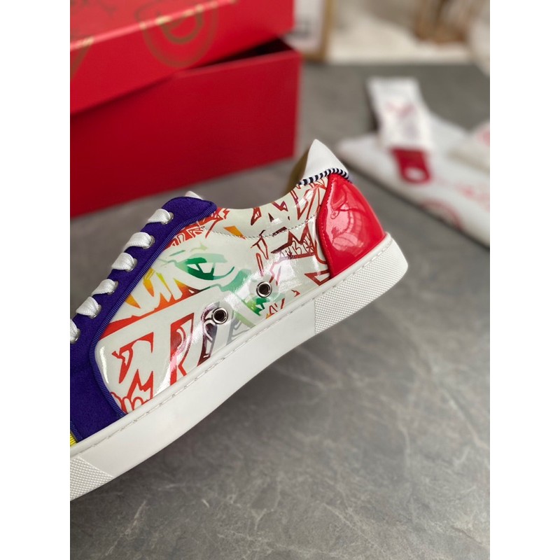 Giày nam nữ in hoạ tiết mũi đinh bo tròn đế cao su