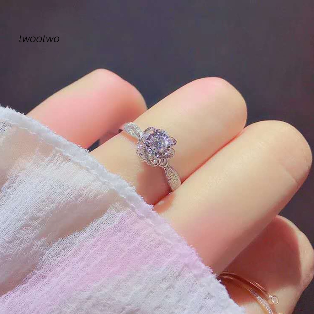 Nhẫn đính hôn thiết kế hoa rỗng đính đá nhân tạo lấp lánh sang trọng quý phái dành cho nữ