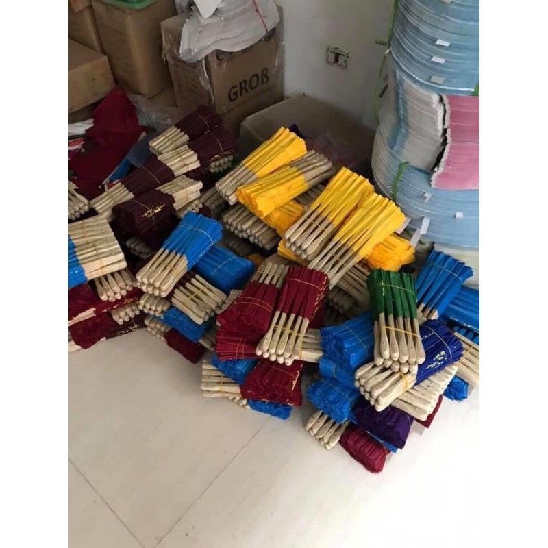 Quạt lụa xếp chữ thư pháp truyền thống Việt Nam bền đẹp