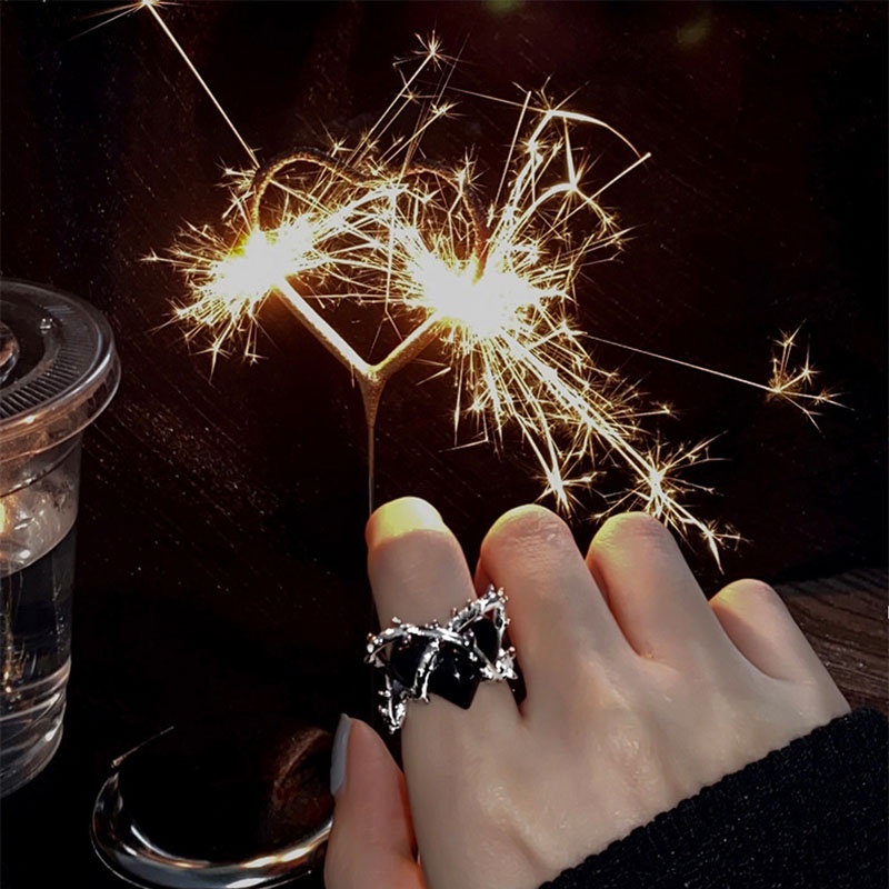 Nhẫn hở màu bạc hình trái tim có gai thời trang cho nữ