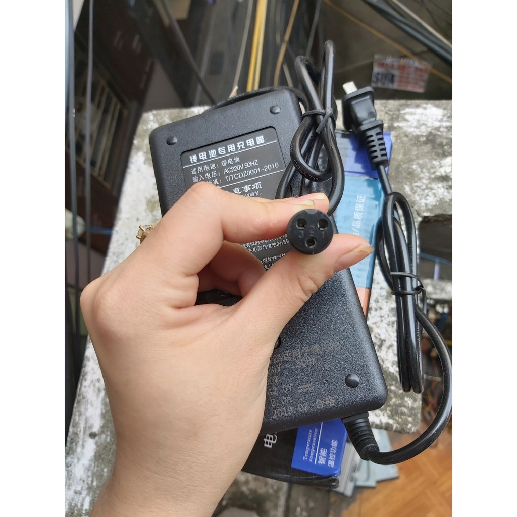BÁN Sạc Xe Đạp Điện dùng Pin Lithium 36V 2A loại tốt