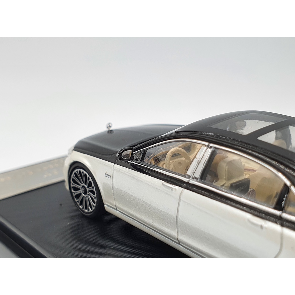 Xe Mô Hình Mercedes-Maybach S-Class 1:64 Master (Trắng Mui Đen)