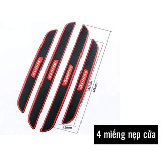 Nẹp bước chân cao su chống xước xe - bộ 4 miếng cao su chống trơn trượt