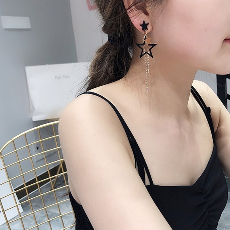 Khuyên Tai Bất Đối Xứng Hình Ngôi Sao Năm Cánh Phong Cách Âu Mỹ