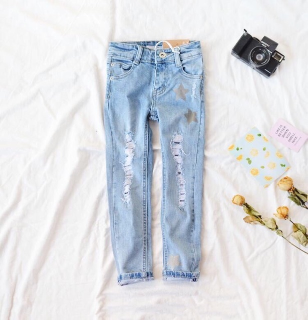 Quần jeans rách sao