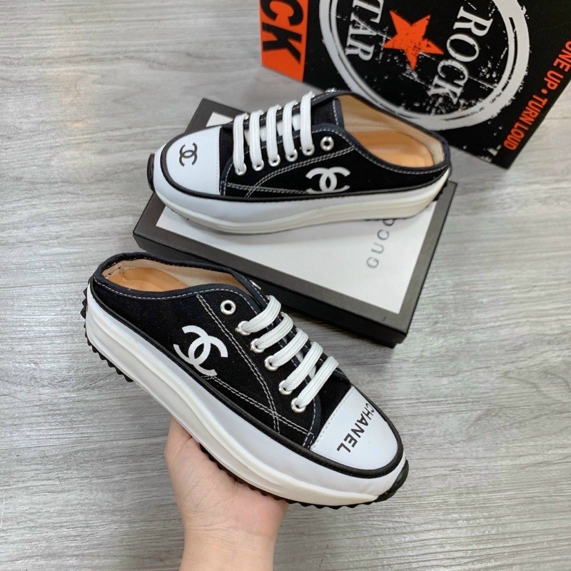 Sục Giầy thể thao chanel