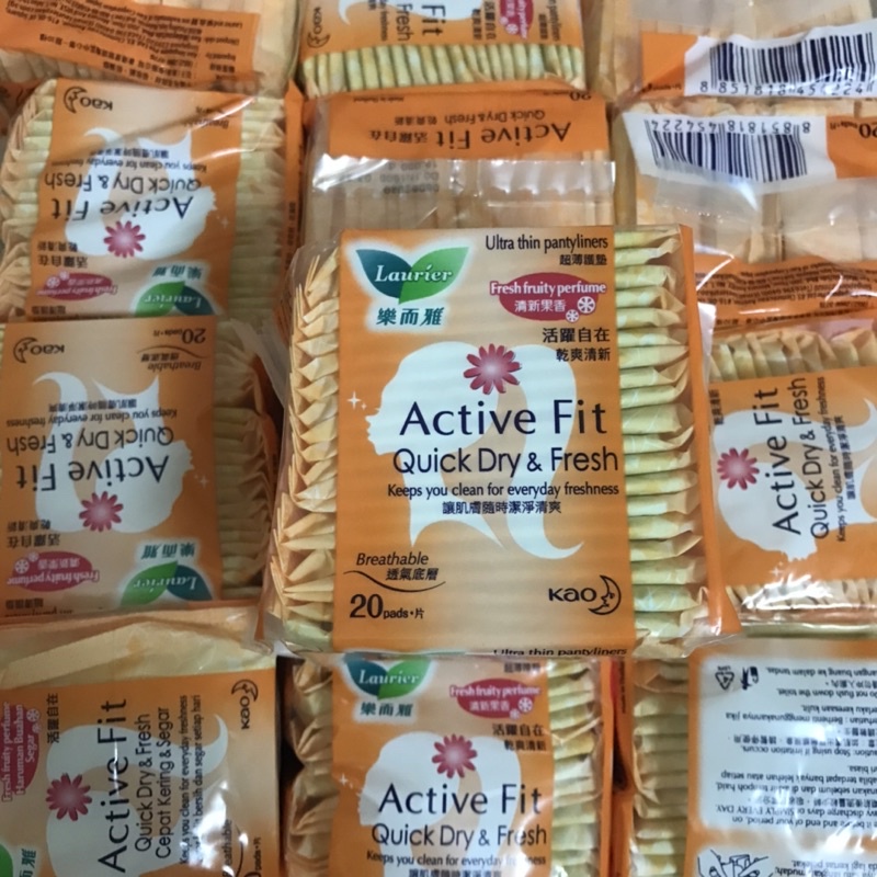 Băng vệ sinh hàng ngày hương trái cây Laurier Active Fit 20M