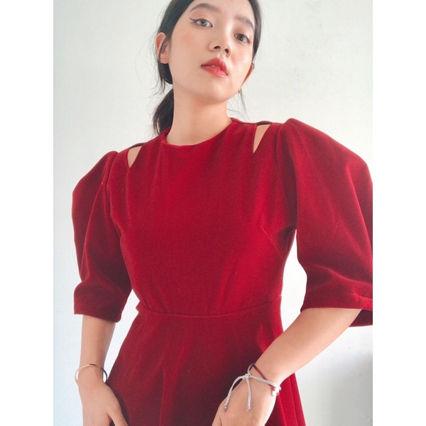 [THIẾT KẾ CAO CẤP]Váy nhung đỏ khoét ngực đỏ đen tay ngắn chữ A | BigBuy360 - bigbuy360.vn