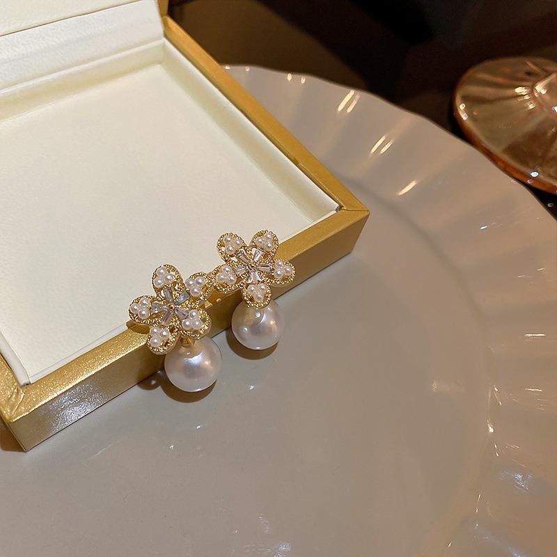 Bông Tai Hình Hoa Đính Ngọc Trai Thanh Lịch Phong Cách Hàn Quốc Cho Nữ