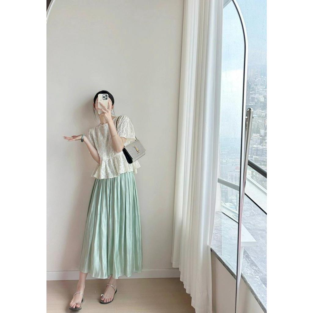 67702 Áo Sơ Mi Trắng Hoa Trên / Váy Xanh