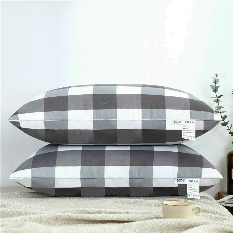 Một đôi Gối kẻ cao cấp