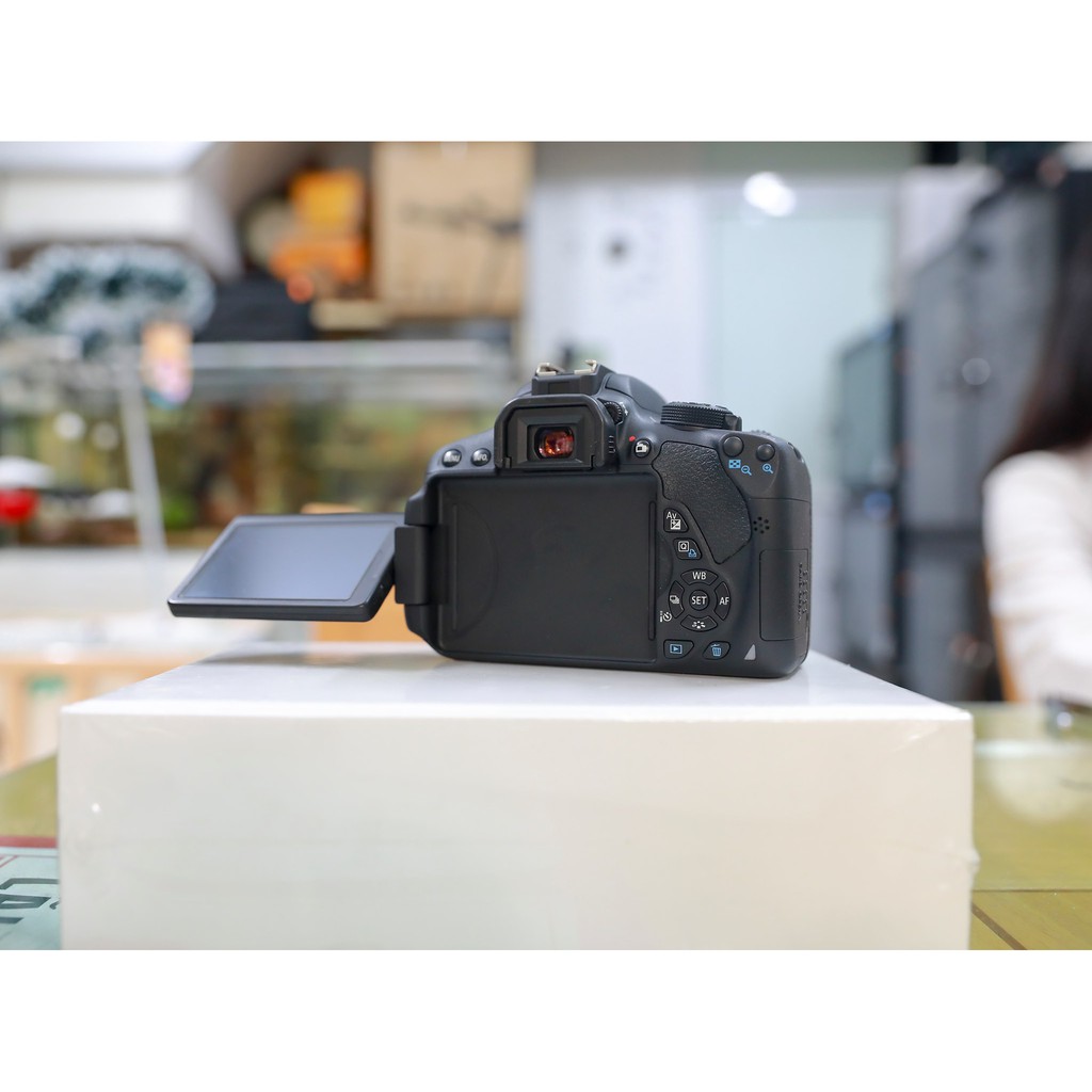 Combo Canon EOS 700D kèm len kit EF-S 18 55 IS STM thế hệ mới.