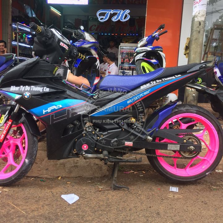 Sơn Xịt Samurai chuyên dùng cho xe máy màu hồng huỳnh quang 53 **chống cháy, chống rạn nứt, vòi xịt chống chảy
