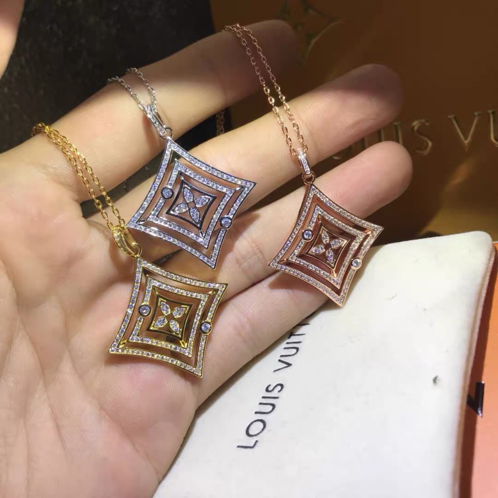Dây Chuyền Bằng Thép Không Gỉ Nhẹ Nhàng Cao Cấp Thiết Kế Cỏ Ba Lá Khoét Rỗng Đính Kim Cương Cổ Điển Sang Trọng Bảo Quản