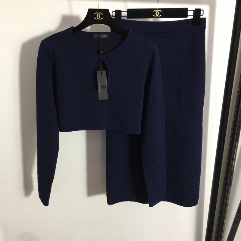 Set trang phục len cho nữ thương hiệu Versace cao cấp gồm áo len croptop và chân váy dài dáng ôm