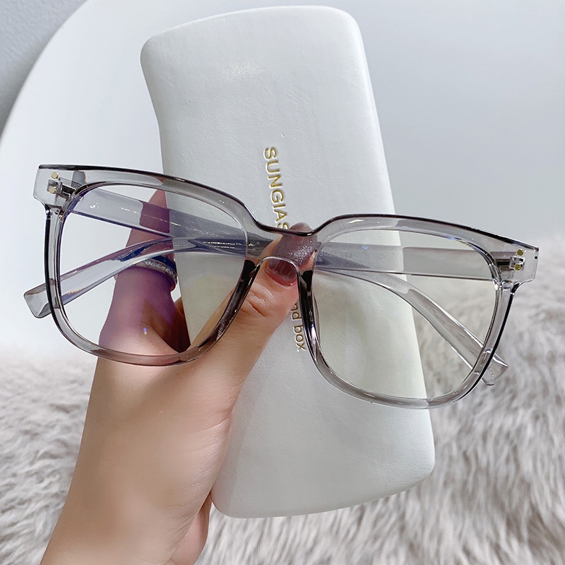 Kính mắt chống ánh sáng xanh sử dụng tiện lợi khi ngồi máy tính lâu thời trang