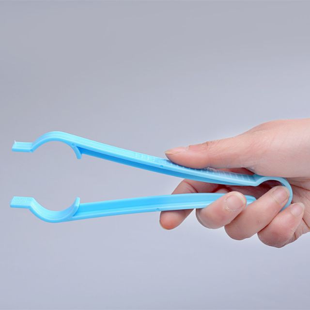Dụng cụ kẹp gắp bình sữa khi tiệt trùng
