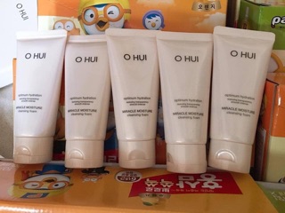 Sữa rửa mặt - Ohui Miracle Moisture Cleansing Foam