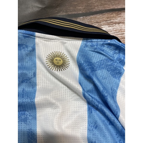 Set bộ quần áo thể thao nam nữ argentina có cổ áo trắng sọc xanh quần đen vải gai thái 2022 2023